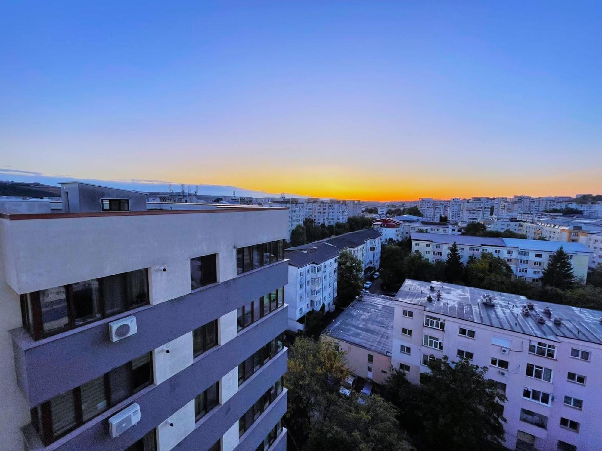 Taste Of Iasi - Two Room Apartment - Central - Sunset Touch Buitenkant foto