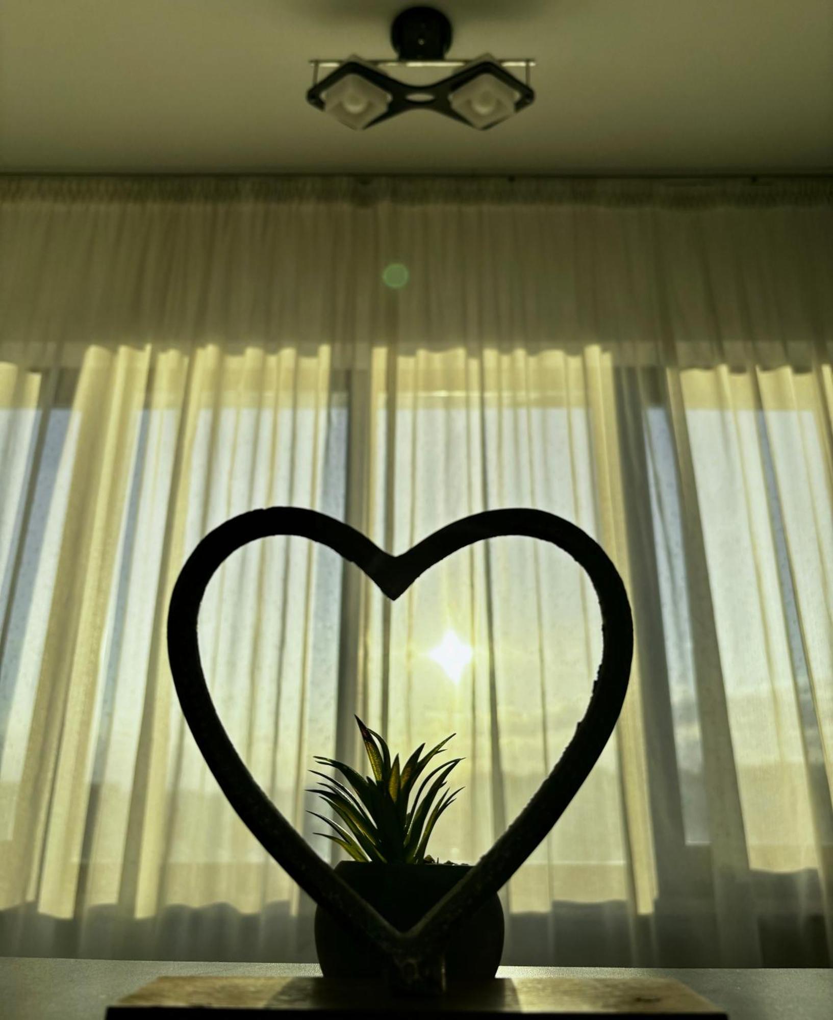 Taste Of Iasi - Two Room Apartment - Central - Sunset Touch Buitenkant foto