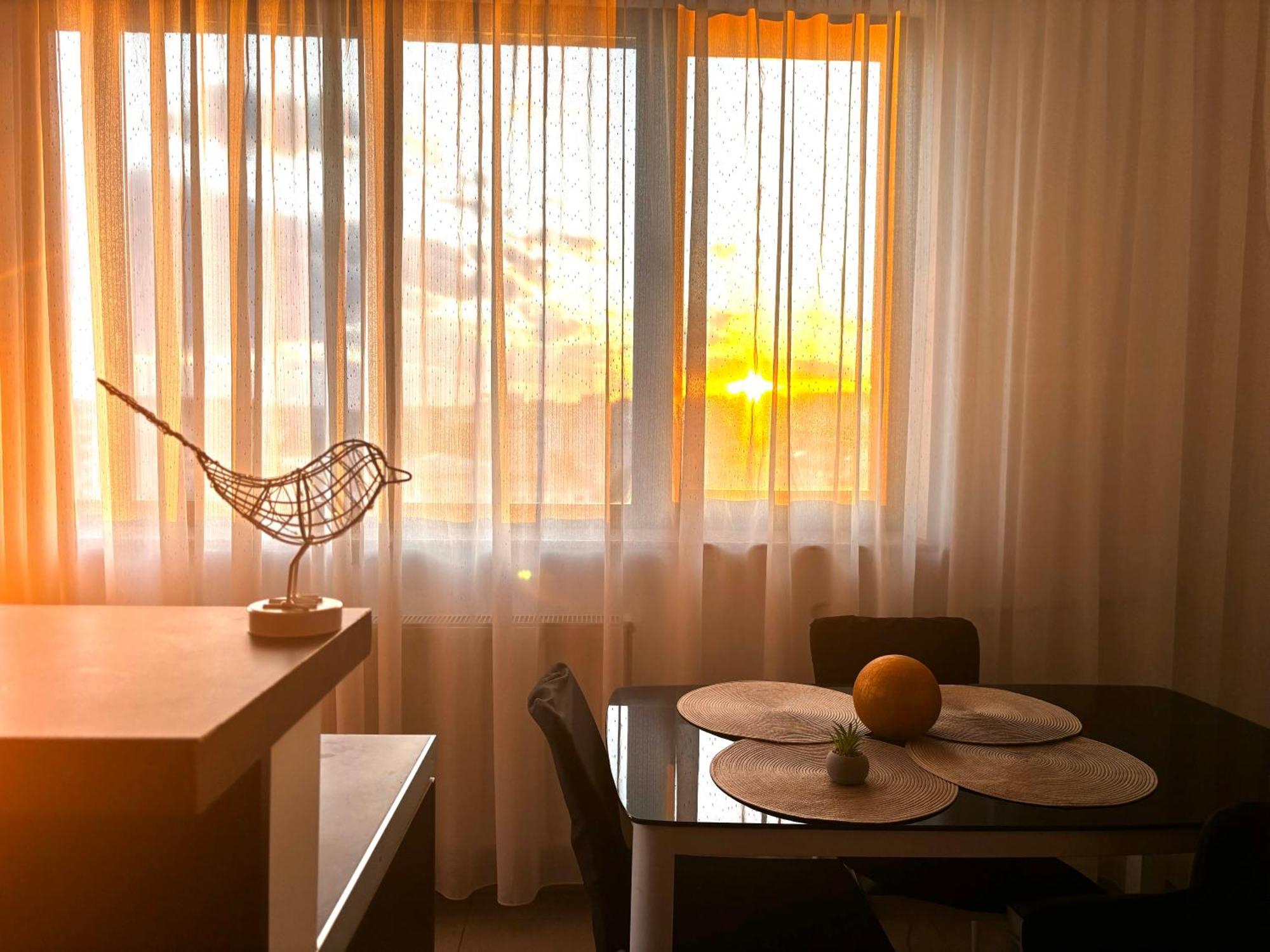 Taste Of Iasi - Two Room Apartment - Central - Sunset Touch Buitenkant foto